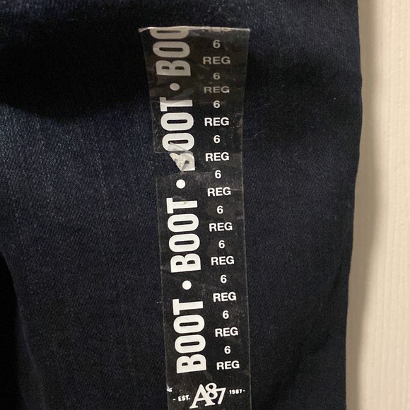 Stitch details on point - Picture 7 of 8